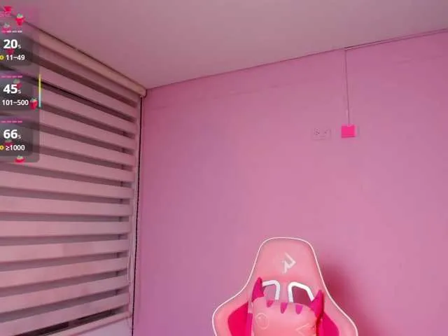 Live sex webcam photo for megankitty999 #291605692