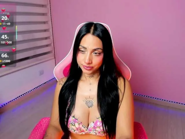 Live sex webcam photo for megankitty999 #291666410