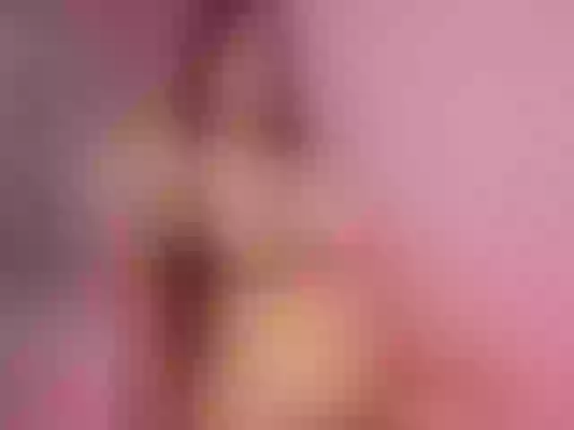 Live sex webcam photo for megankitty999 #291775328