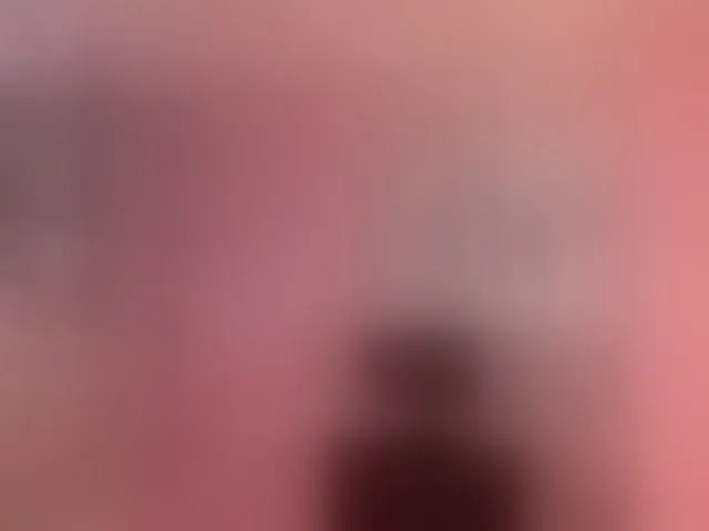 Live sex webcam photo for megankitty999 #293375276