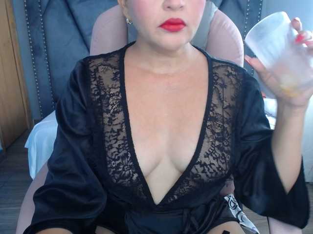 Live sex webcam photo for meganmilf2 #290590200