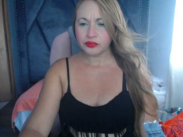 Live sex webcam photo for meganmilf2 #290630035