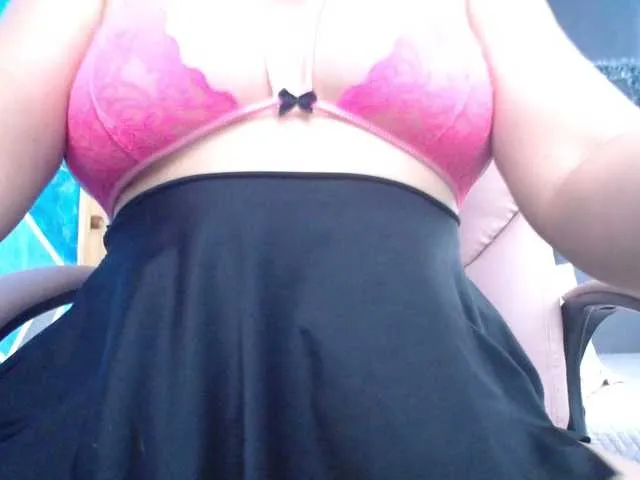 Live sex webcam photo for meganmilf2 #292691983