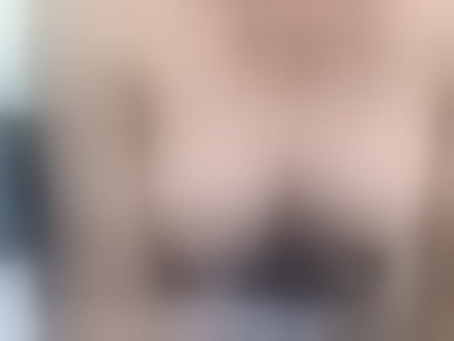Live sex webcam photo for meganmilf2 #294290511