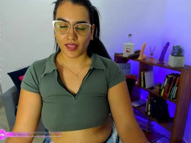 Live sex webcam photo for megann-taylor #277425251