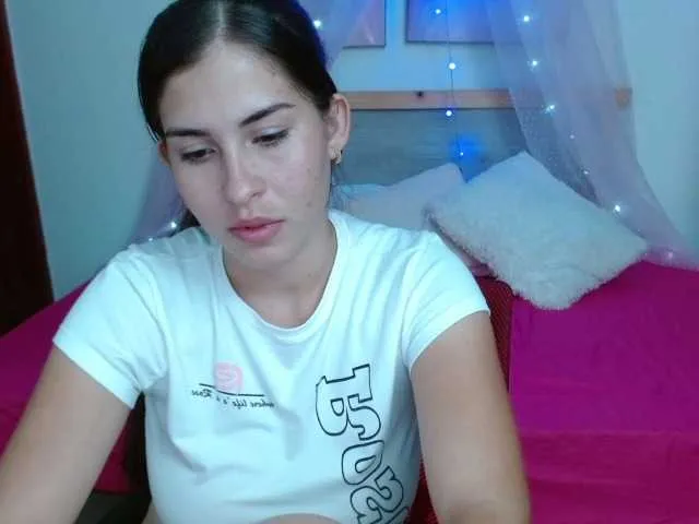 Live sex webcam photo for megann89 #273613137