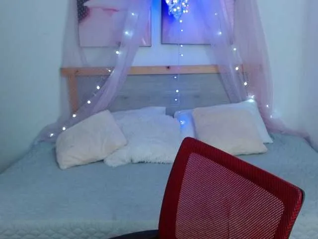 Live sex webcam photo for megann89 #273835723