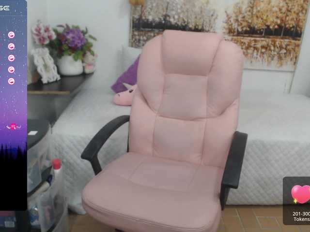 Live sex webcam photo for meggan-fox #276233317