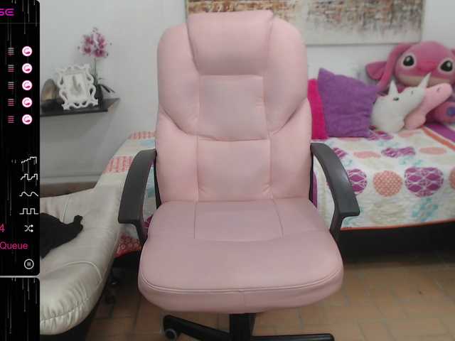 Live sex webcam photo for meggan-fox #276418529