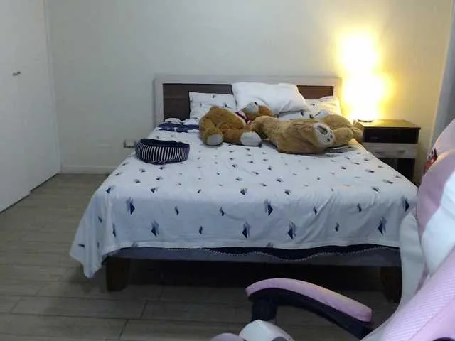 Live sex webcam photo for meghanzou #276264910