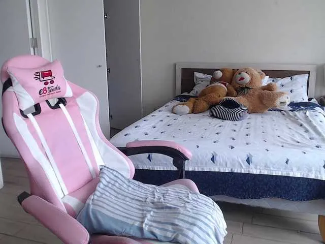 Live sex webcam photo for meghanzou #276460420