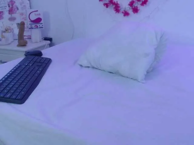 Live sex webcam photo for melaniie-gray #272154403