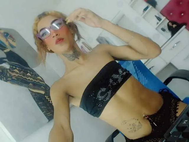 Live sex webcam photo for melanixhornyy #275529326