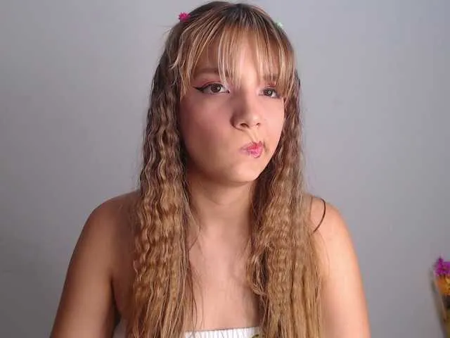 Live sex webcam photo for melany-suggar #290650557