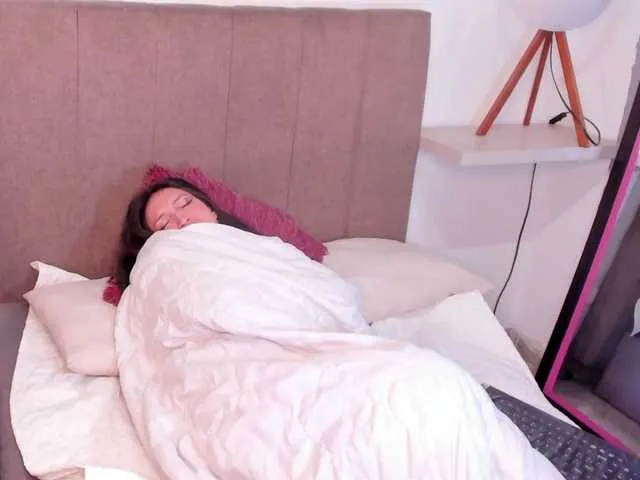 Live sex webcam photo for melanydaviis #273401408