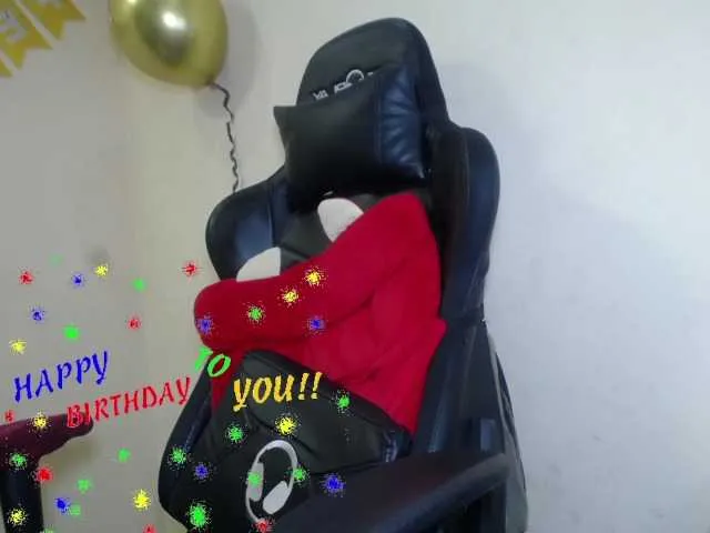 Live sex webcam photo for melanyissabel #276820204