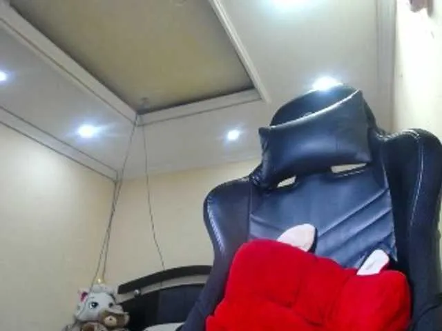 Live sex webcam photo for melanyissabel #290670528