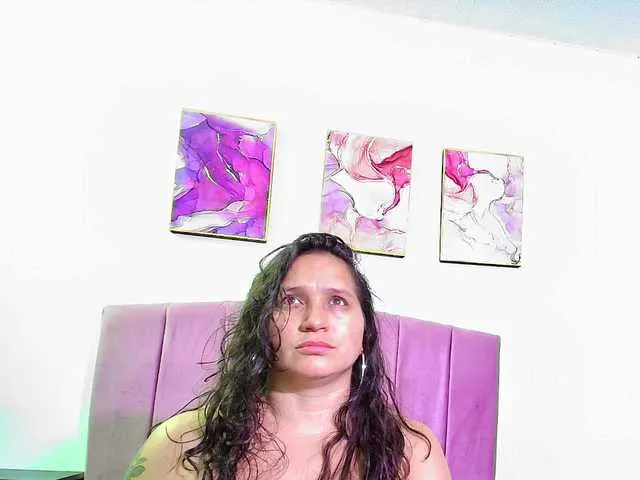Live sex webcam photo for meliisa-milf #278037633