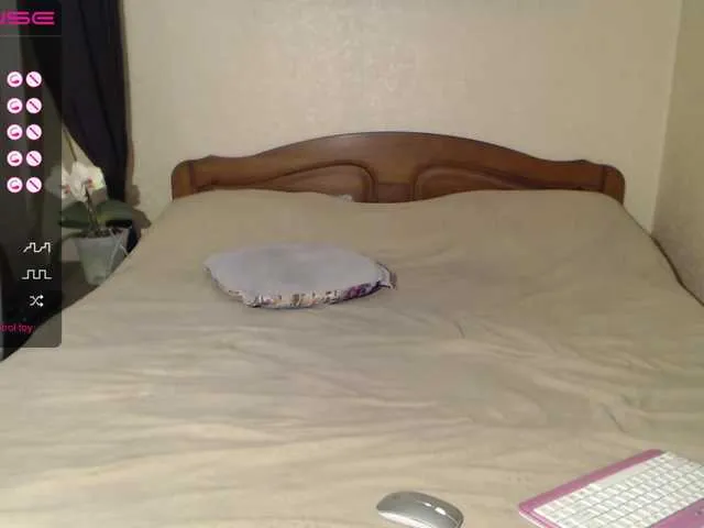 Live sex webcam photo for mellannie8 #273992955