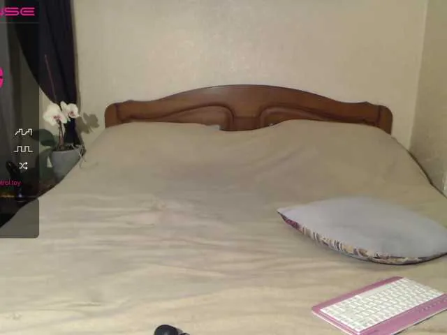 Live sex webcam photo for mellannie8 #274013803