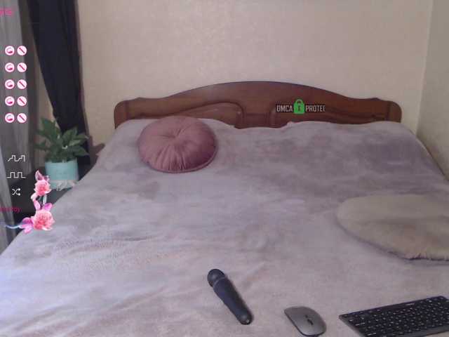 Live sex webcam photo for mellannie8 #278069786