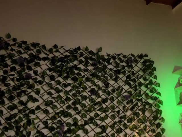 Live sex webcam photo for melody-cute10 #290390099