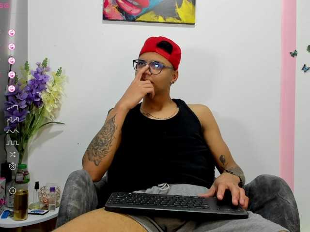 Live sex webcam photo for menbigcock22 #276224168