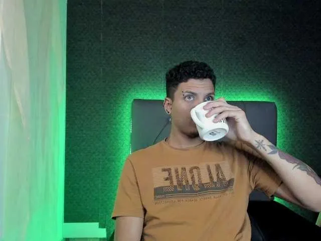 Live sex webcam photo for menbigcock22 #276449152