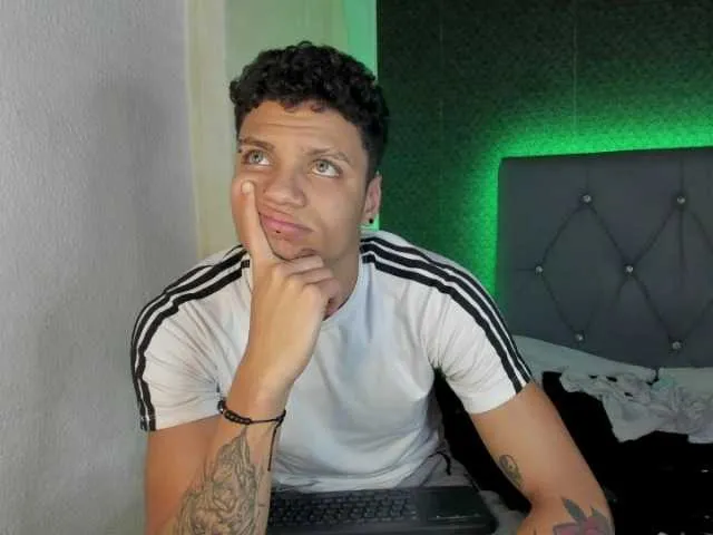 Live sex webcam photo for menbigcock22 #276540516