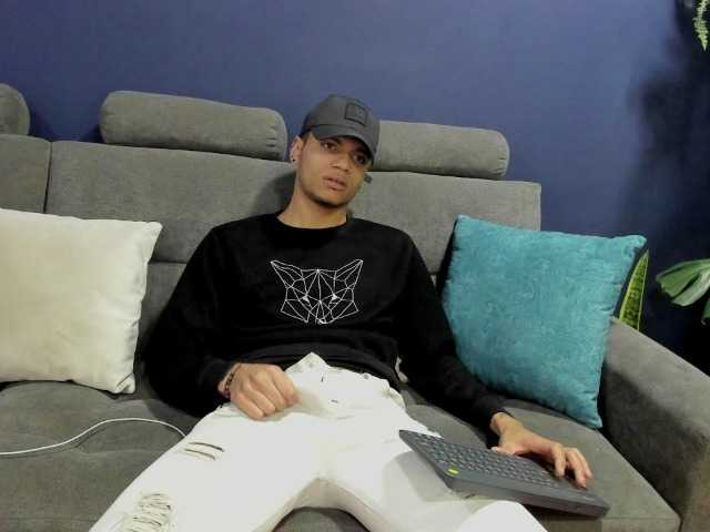 Live sex webcam photo for menbigcock22 #276805505