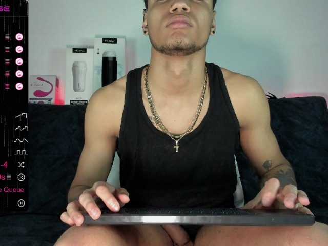 Live sex webcam photo for menbigcock22 #277142275