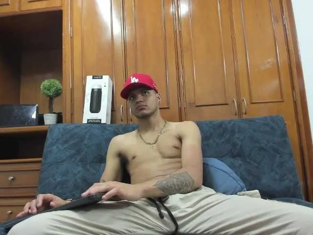 Live sex webcam photo for menbigcock22 #277314190