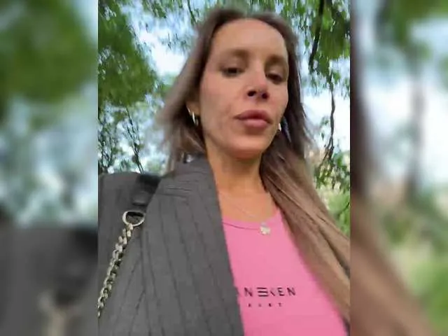 Live sex webcam photo for meow-777 #291221548