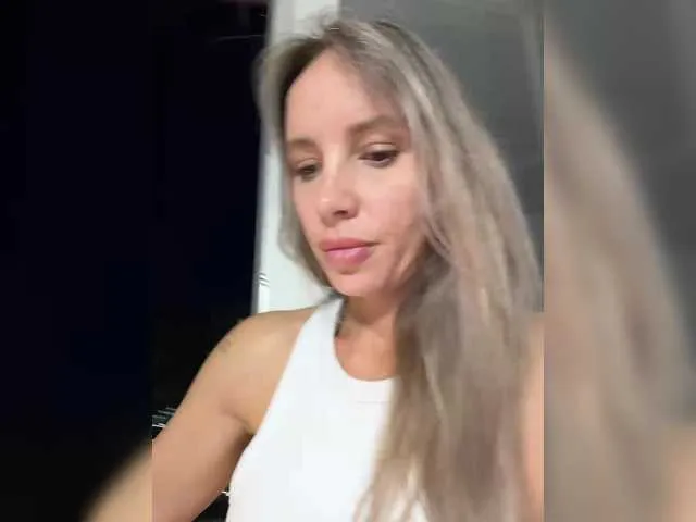 Live sex webcam photo for meow-777 #291367333