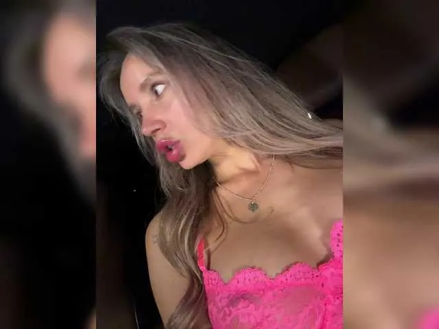 Live sex webcam photo for meow-777 #291475897