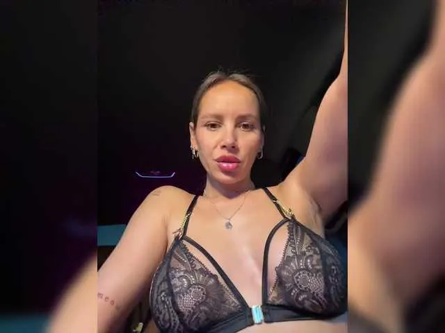 Live sex webcam photo for meow-777 #291644101