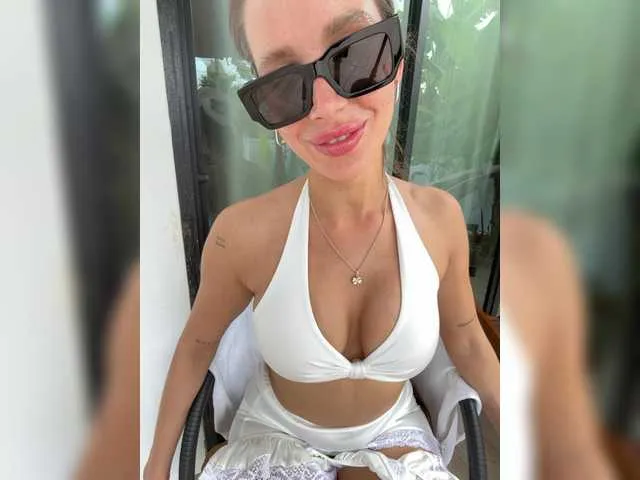 Live sex webcam photo for meow-777 #292306566