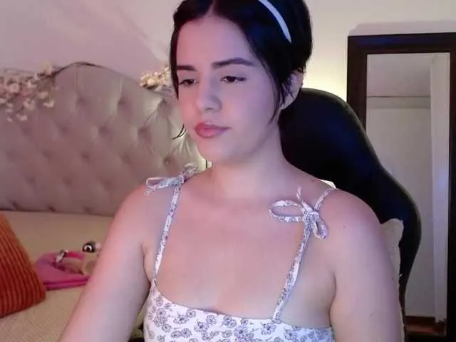 Live sex webcam photo for mia-collins #276900201