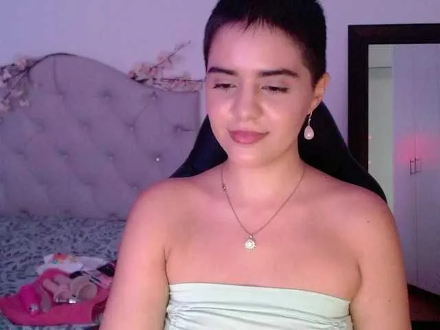 Live sex webcam photo for mia-collins #277120940
