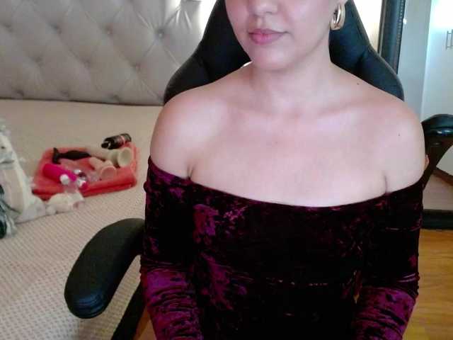 Live sex webcam photo for mia-collins #277314526