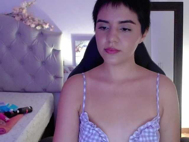 Live sex webcam photo for mia-collins #277390880