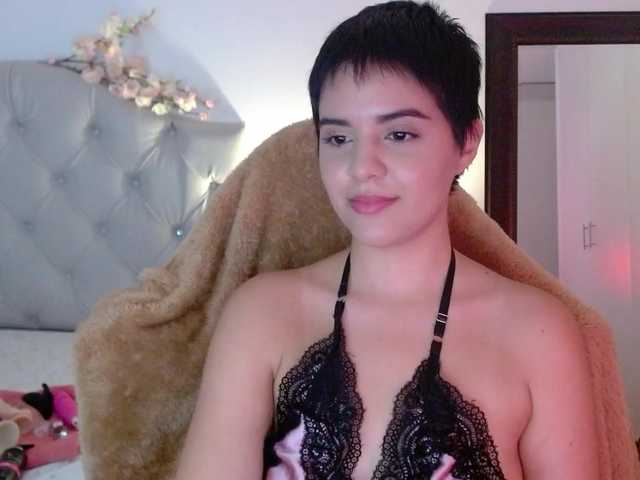 Live sex webcam photo for mia-collins #277417619