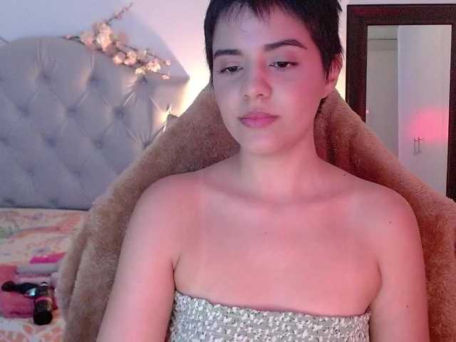 Live sex webcam photo for mia-collins #277445147