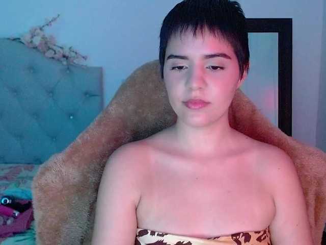 Live sex webcam photo for mia-collins #277465598
