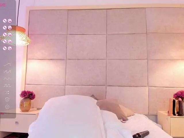 Live sex webcam photo for mia-lourence #290396799