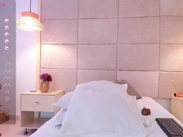 Live sex webcam photo for mia-lourence #291116015