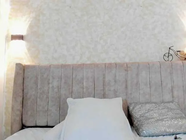 Live sex webcam photo for mia-lourence #291235509