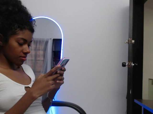 Live sex webcam photo for mia-m19 #271883830