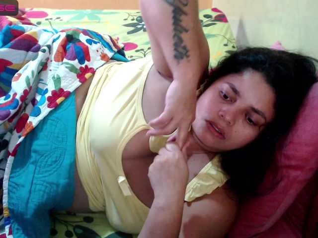 Live sex webcam photo for mia-naughty #275654746