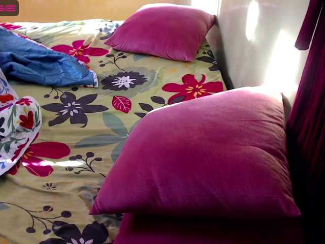 Live sex webcam photo for mia-naughty #275698458